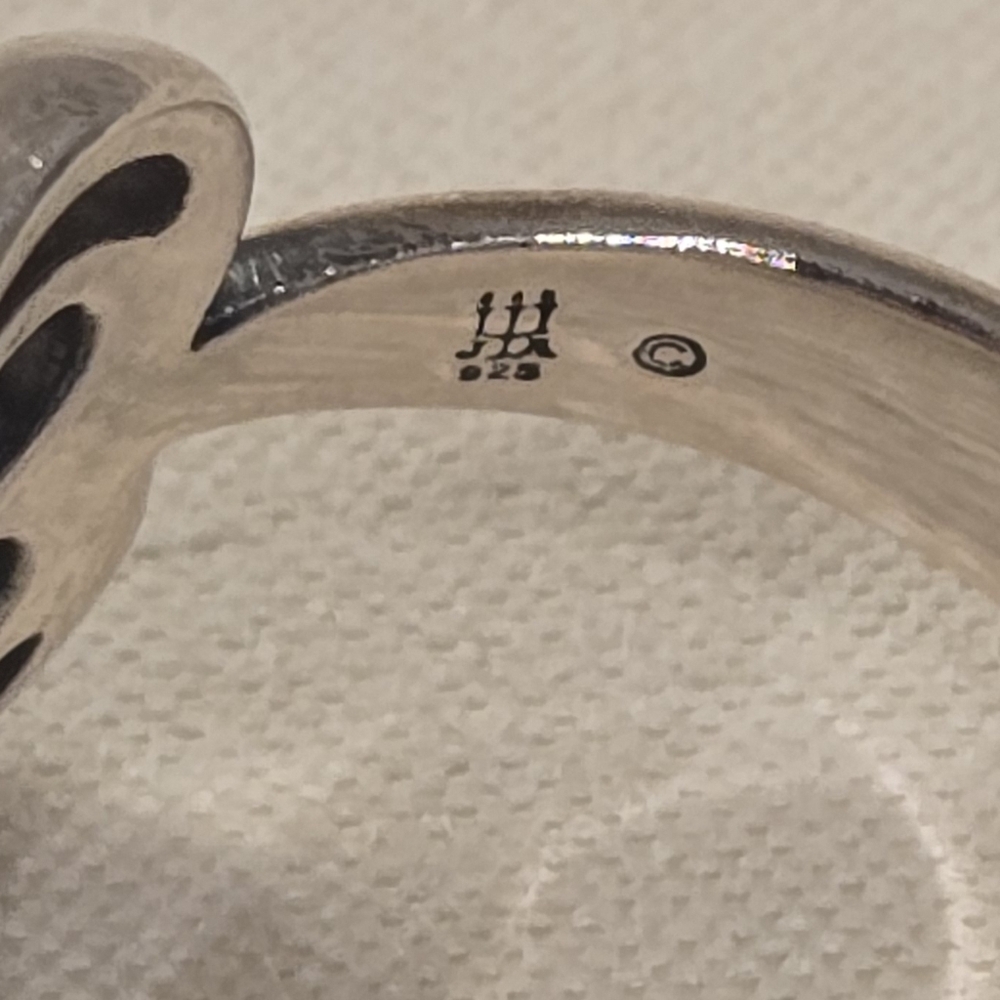 Elegant Silver Heart Ring - Picture 3 of 6